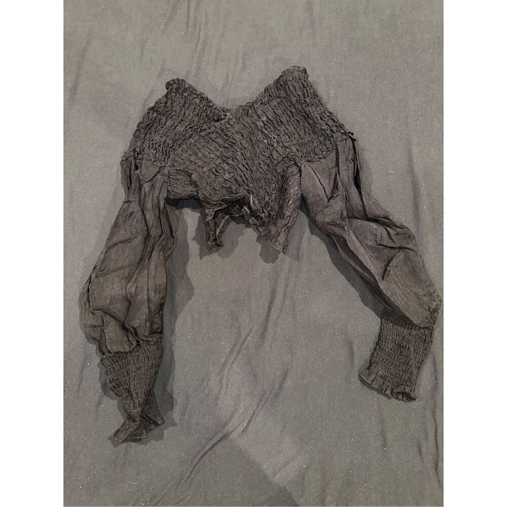 Size S women’s black cropped top